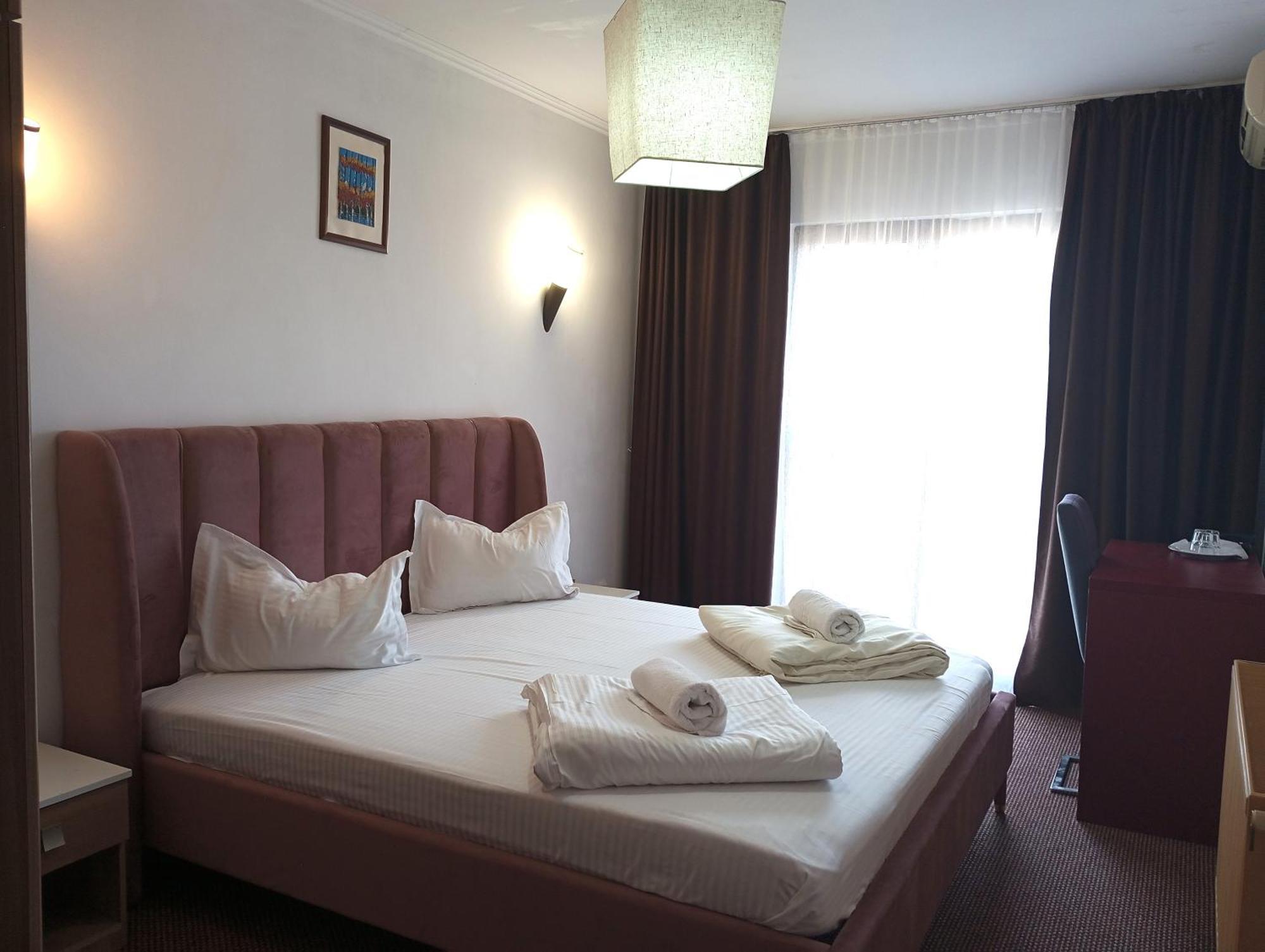 Rhc Royal Hotel Oradea Exterior foto