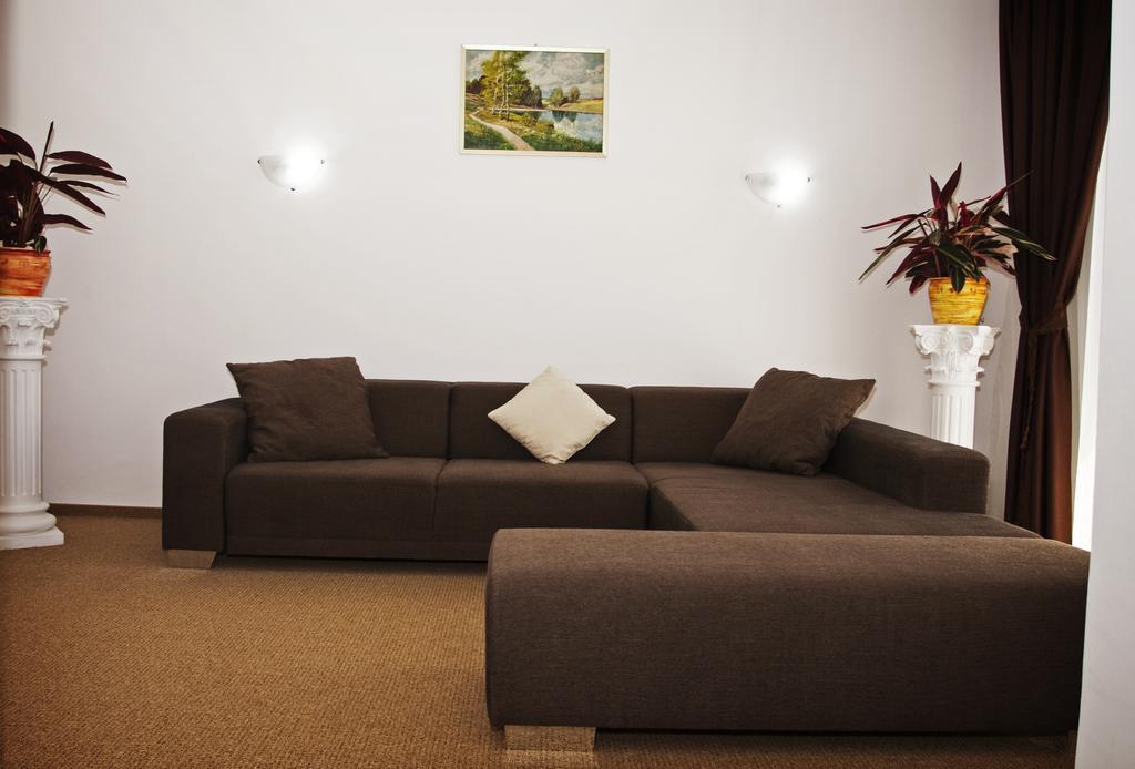 Rhc Royal Hotel Oradea Exterior foto